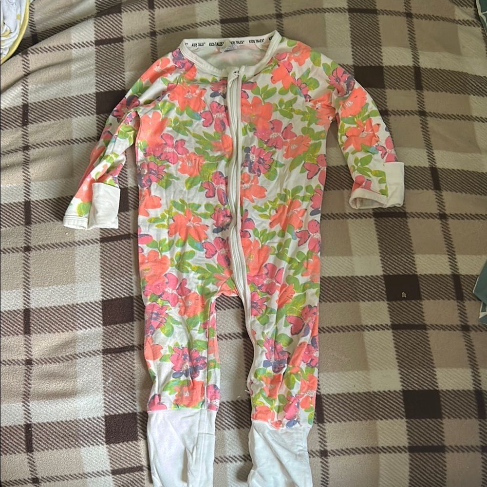 🫶🏻6/$25 Floral Kids One Piece with fold over feet and mittens